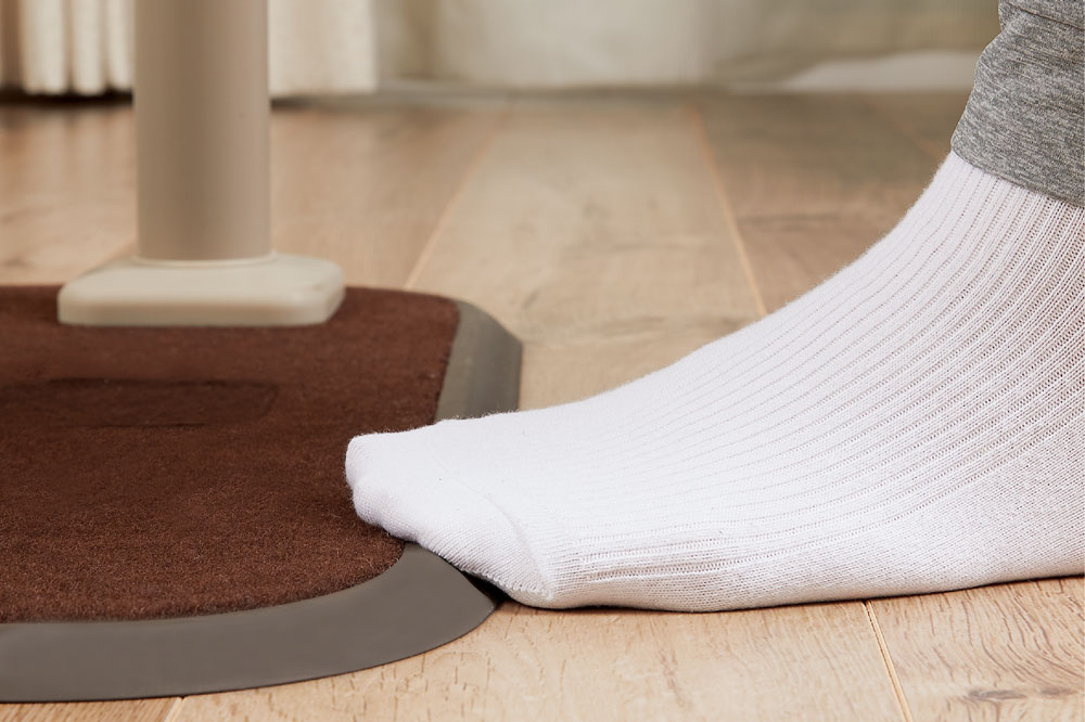 歩行サポート手すり スムーディ 屋内用 なだらかな傾斜でつまづきにくい