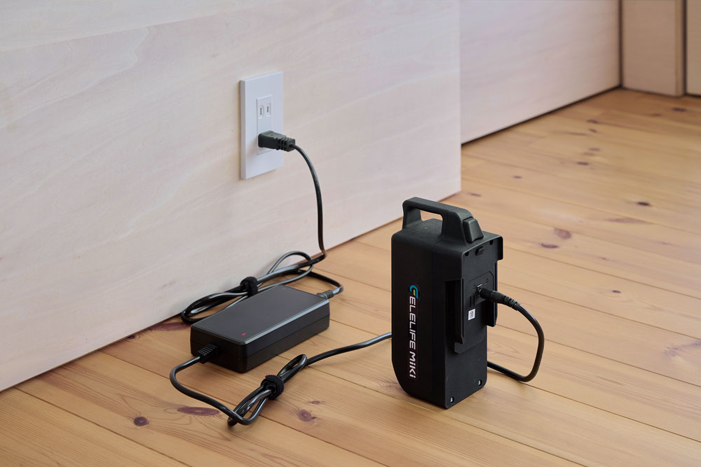 ミライト・ウイング バッテリユニット / 専用充電器